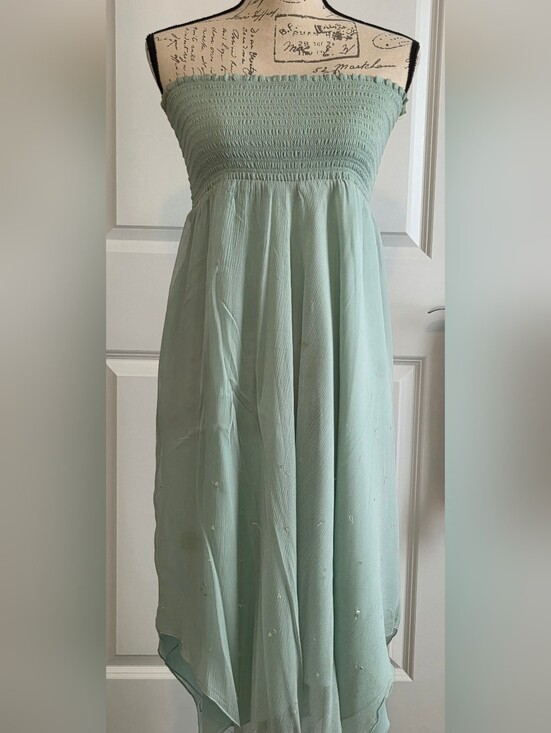 Jennifer Lopez Dresses & Skirts - JLo Strapless Handkerchief Dress